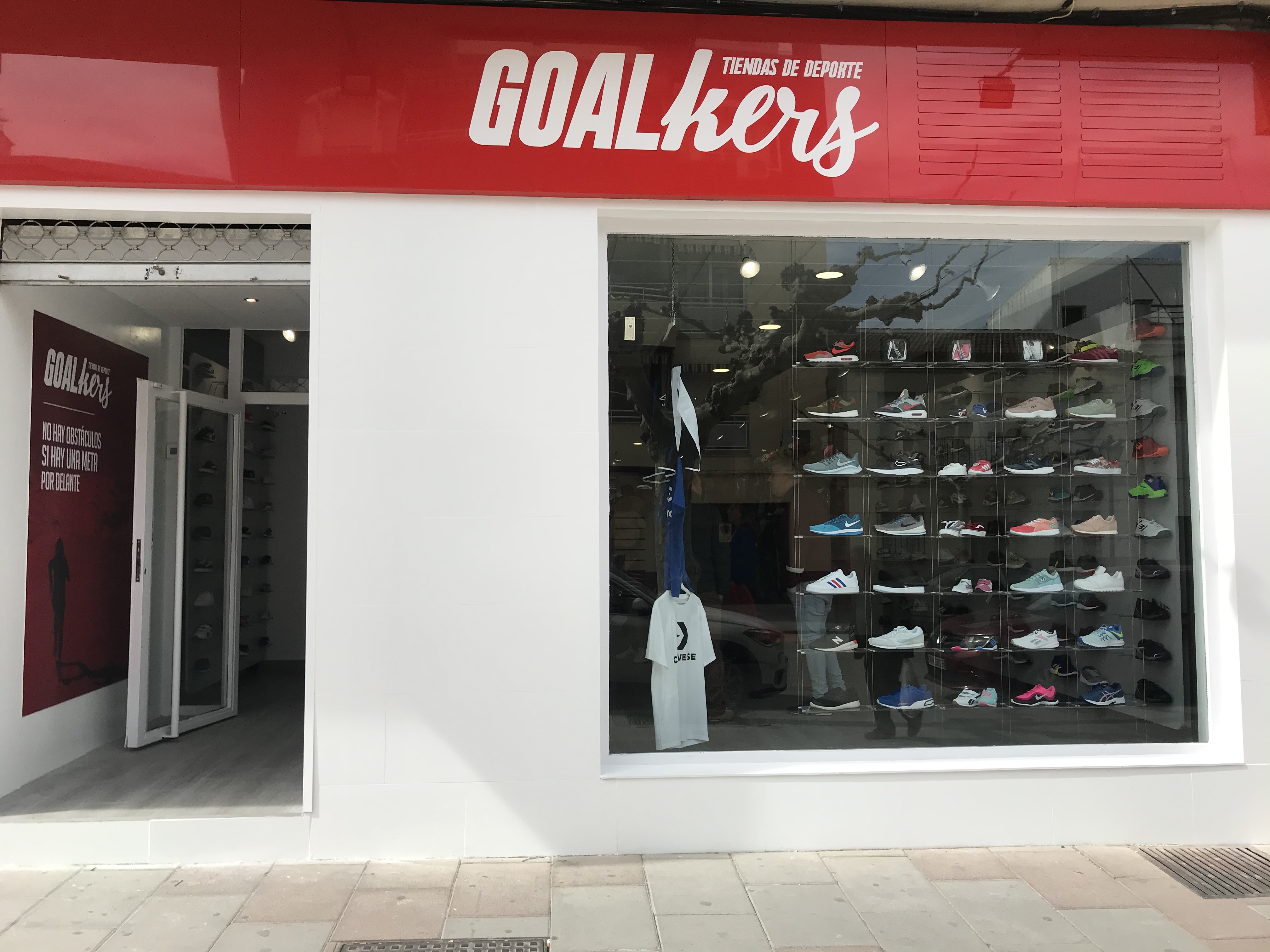 Fachada de una tienda GOALkers, red de tiendas deportivas de Grupo Anzamar